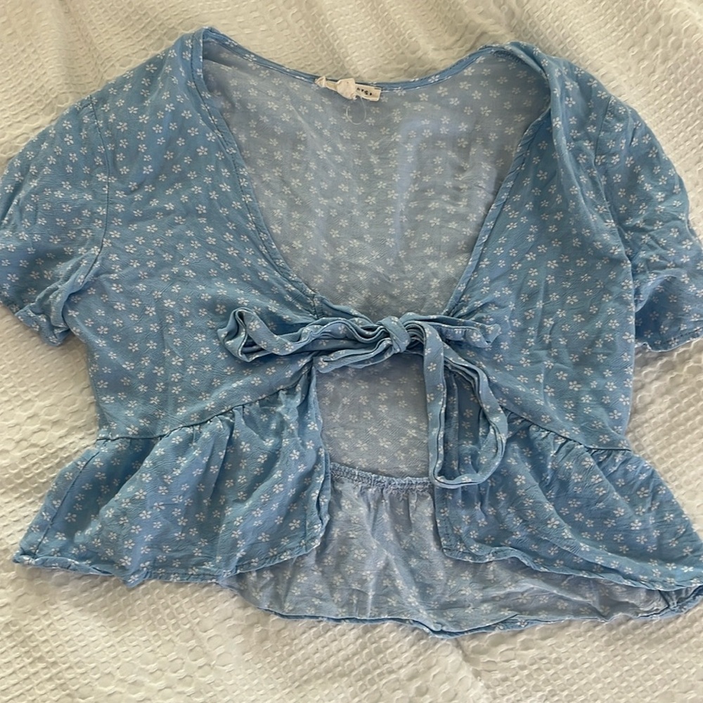 LA hearts light blue tie front top.